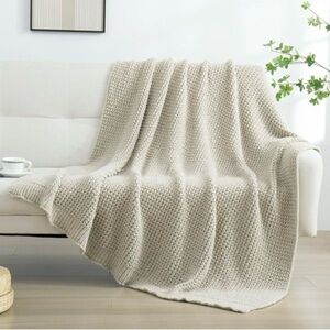 Cozy Cream Knit Throw Blanket NIB 51” x 63” full size